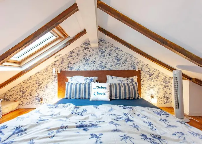 Alfama I, Eco-Penthouse With View & French Balcony
