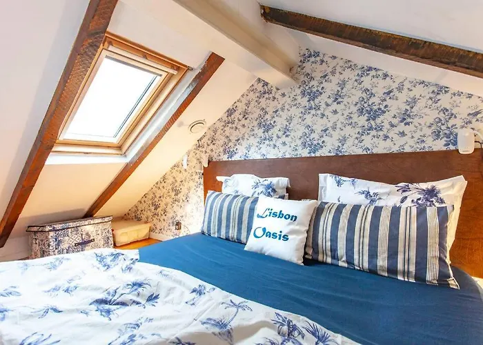 Alfama I, Eco-Penthouse With View & French Balcony